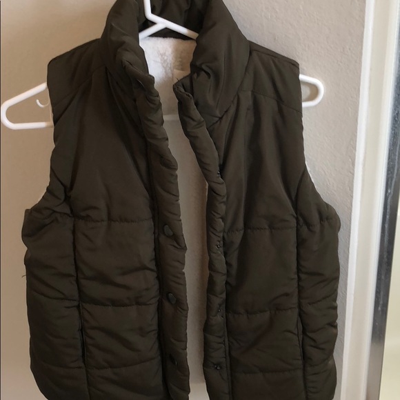 Puffer Vest - Picture 2 of 5